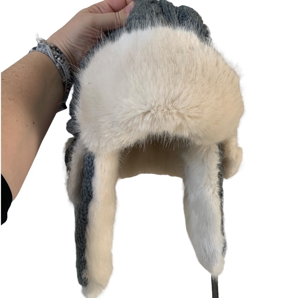 Barts Wool Cable Knit Faux Fur Trim Grey Bomber Hat Adjustable Pom Pom O/S - Picture 3 of 13